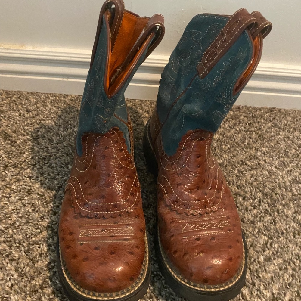 Ariat fatbaby ladies boots. Size 7 1/2 B.